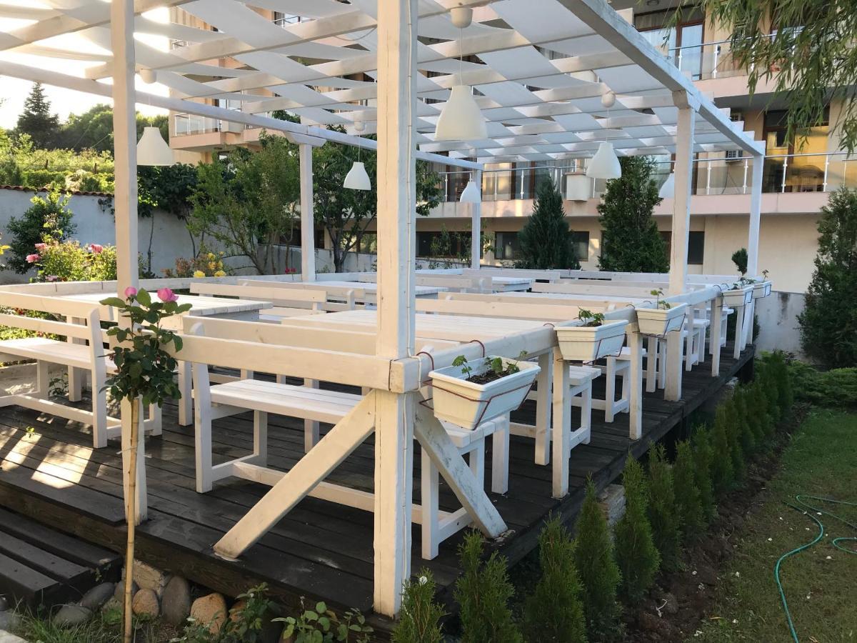 Family Hotel Akra Chernomorets Bagian luar foto
