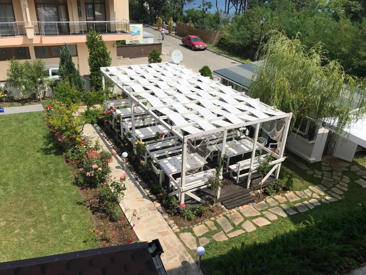 Family Hotel Akra Chernomorets Bagian luar foto