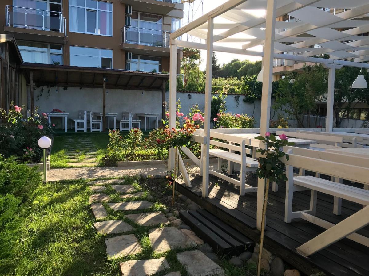 Family Hotel Akra Chernomorets Bagian luar foto