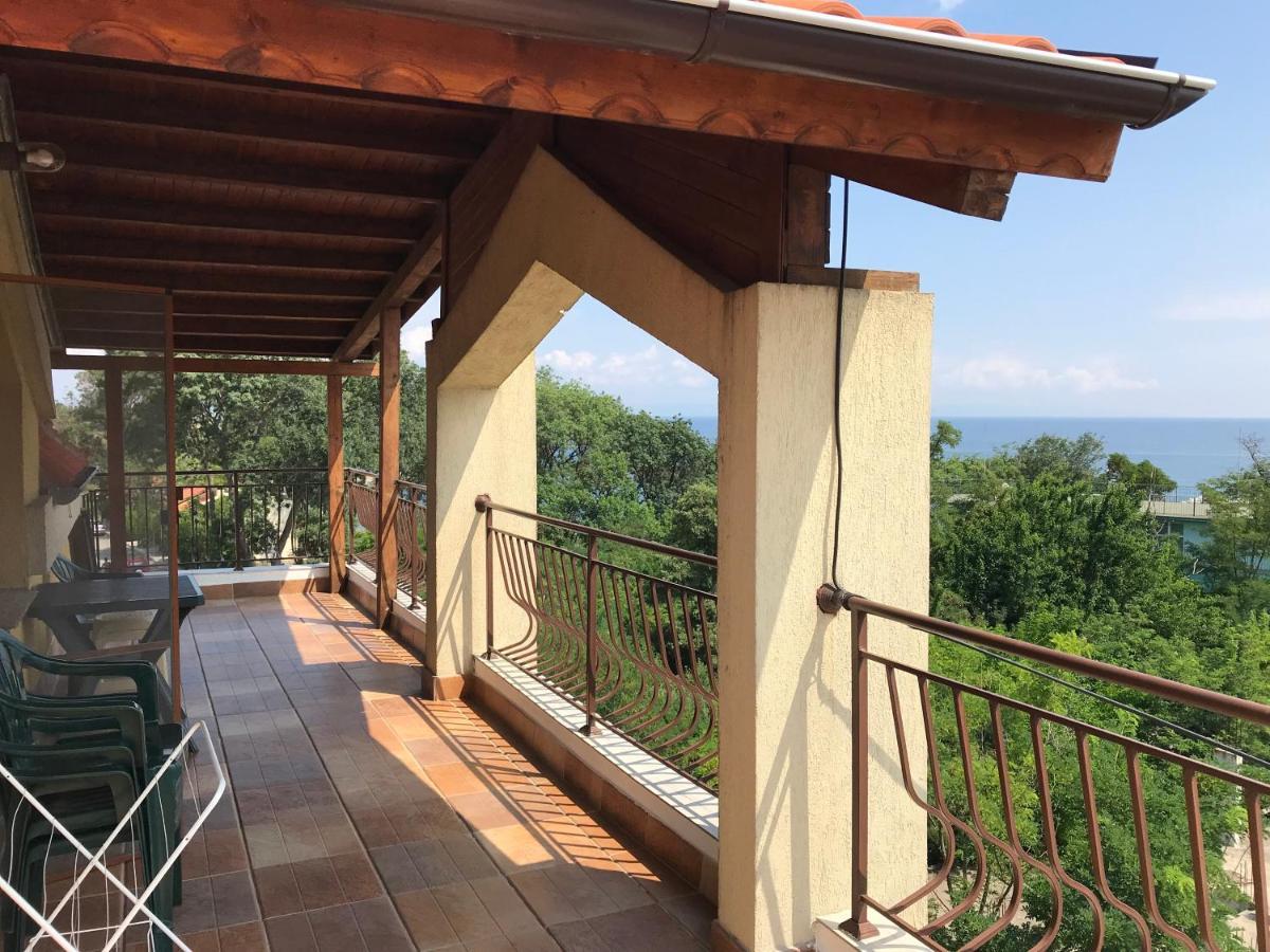 Family Hotel Akra Chernomorets Bagian luar foto