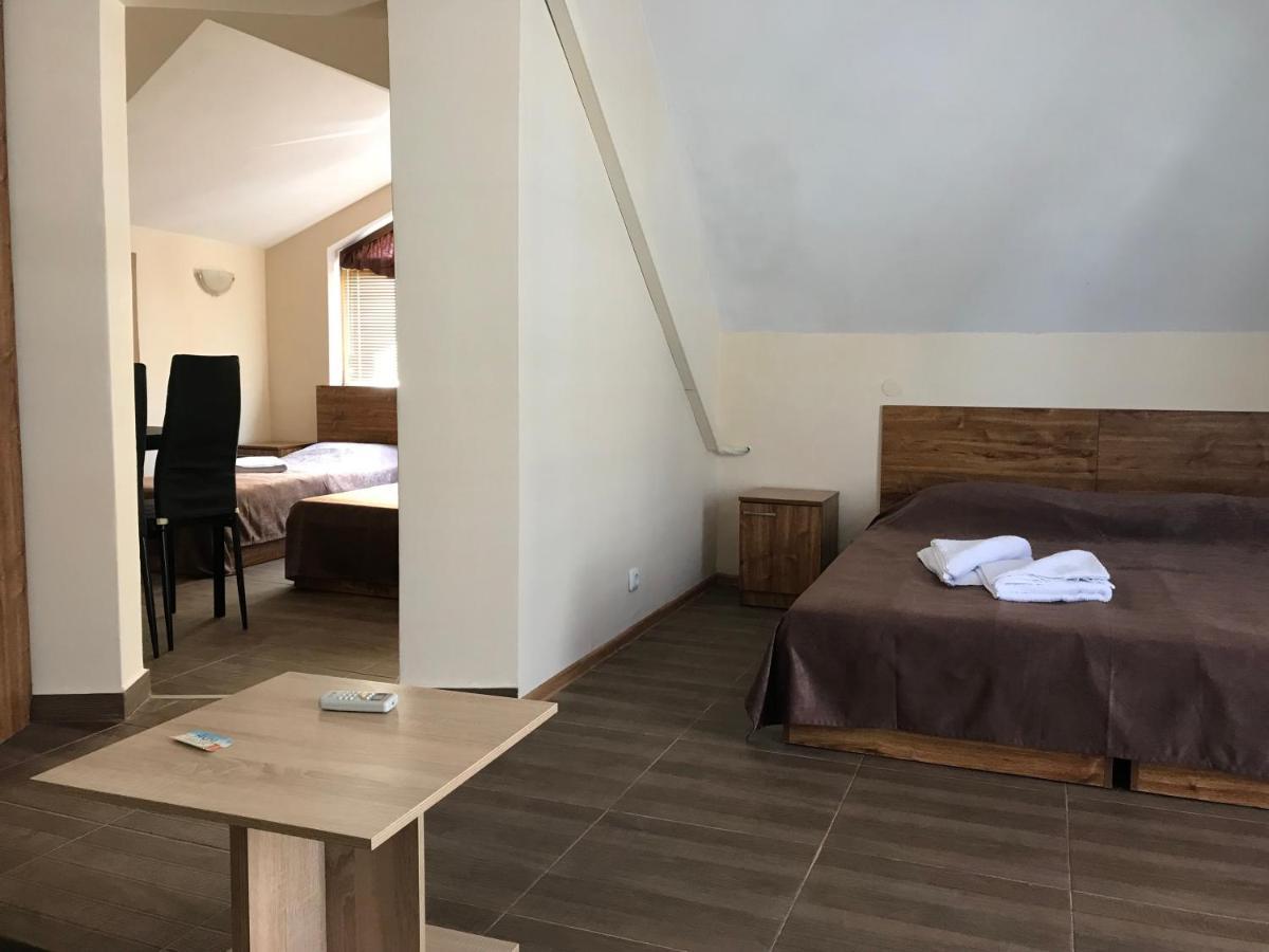Family Hotel Akra Chernomorets Bagian luar foto
